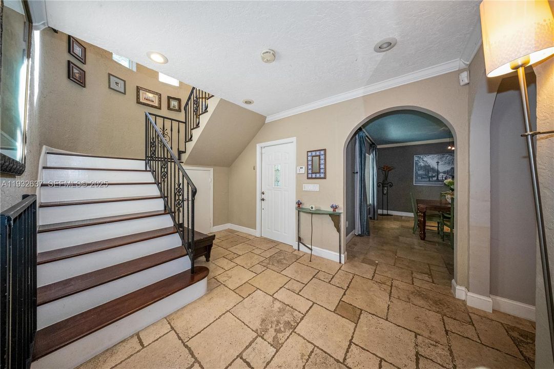 На продажу: $2,000,000 (3 спален, 3 ванн, 2836 Квадратных фут)