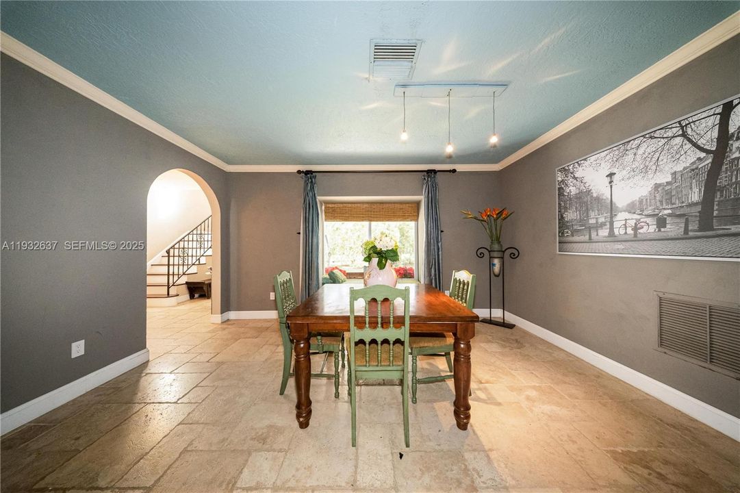 На продажу: $2,000,000 (3 спален, 3 ванн, 2836 Квадратных фут)