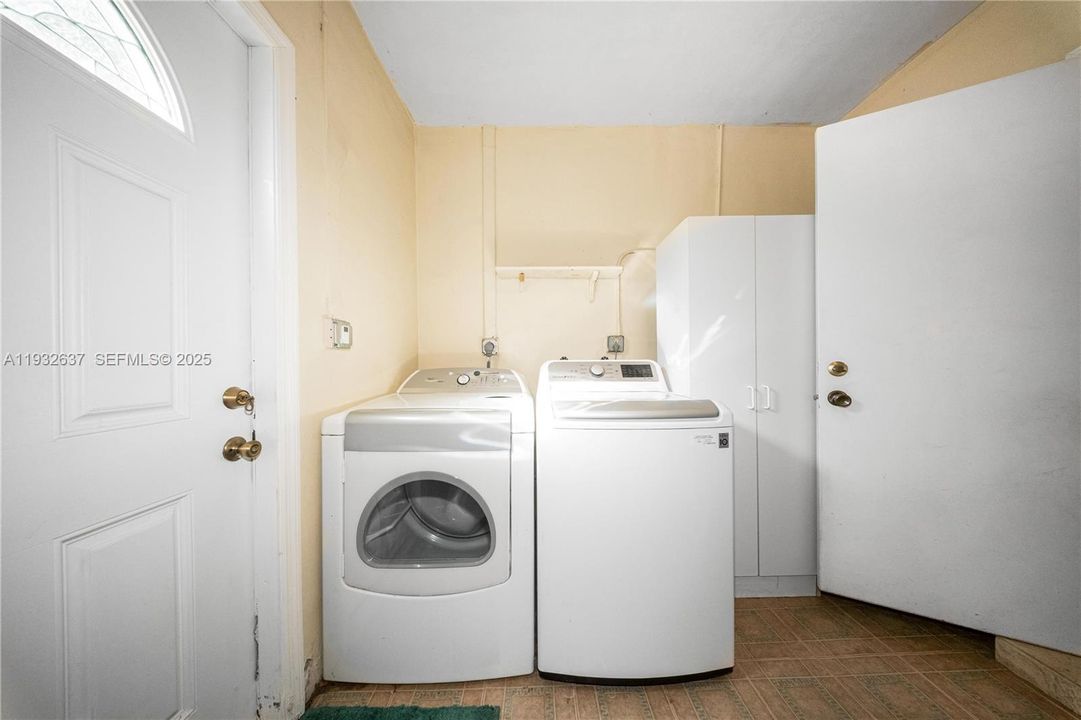 На продажу: $2,000,000 (3 спален, 3 ванн, 2836 Квадратных фут)