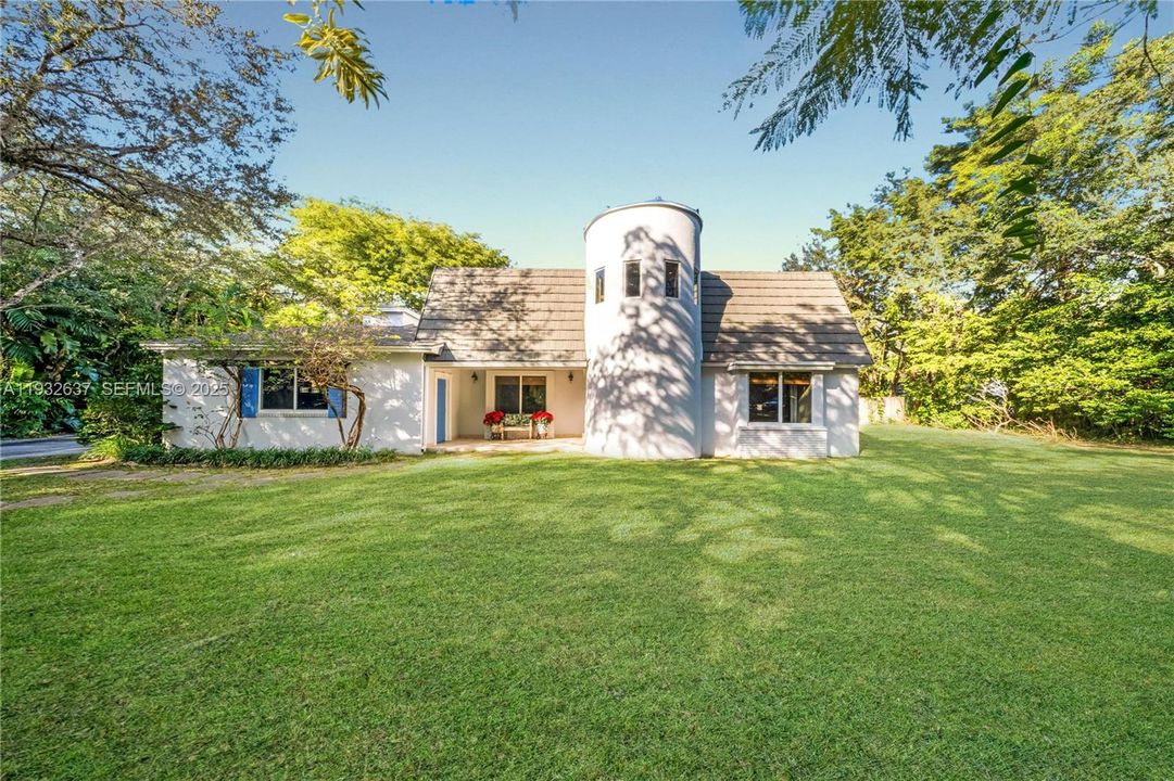 На продажу: $2,000,000 (3 спален, 3 ванн, 2836 Квадратных фут)