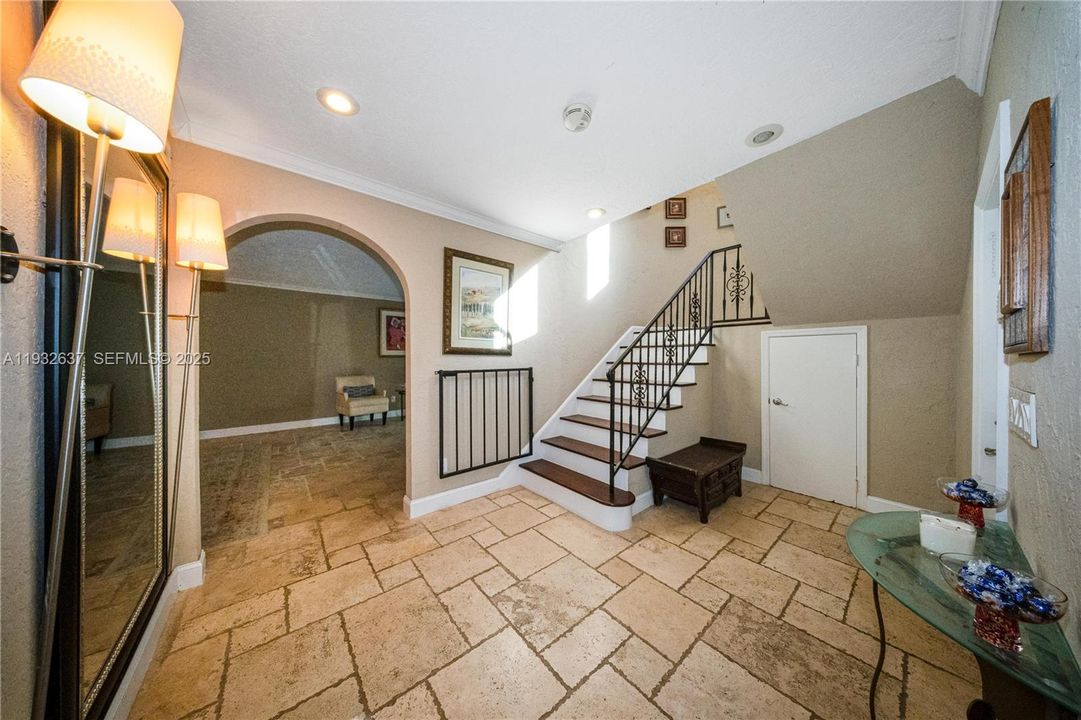 На продажу: $2,000,000 (3 спален, 3 ванн, 2836 Квадратных фут)