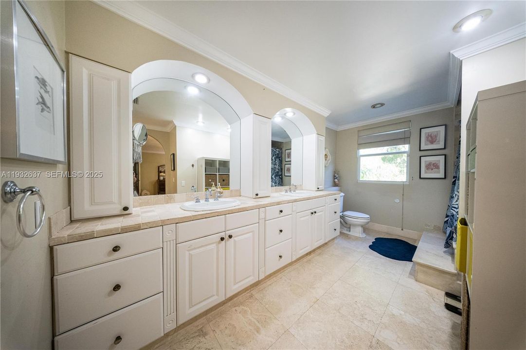 На продажу: $2,000,000 (3 спален, 3 ванн, 2836 Квадратных фут)