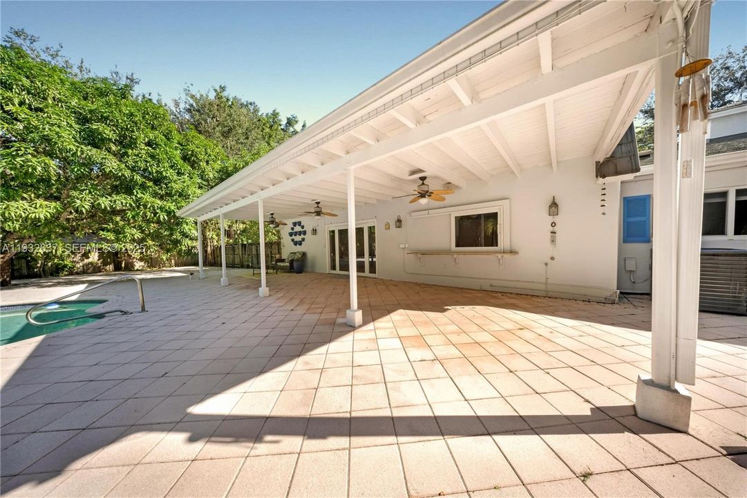 На продажу: $2,000,000 (3 спален, 3 ванн, 2836 Квадратных фут)