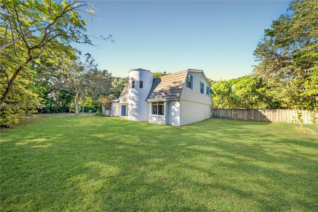 На продажу: $2,000,000 (3 спален, 3 ванн, 2836 Квадратных фут)