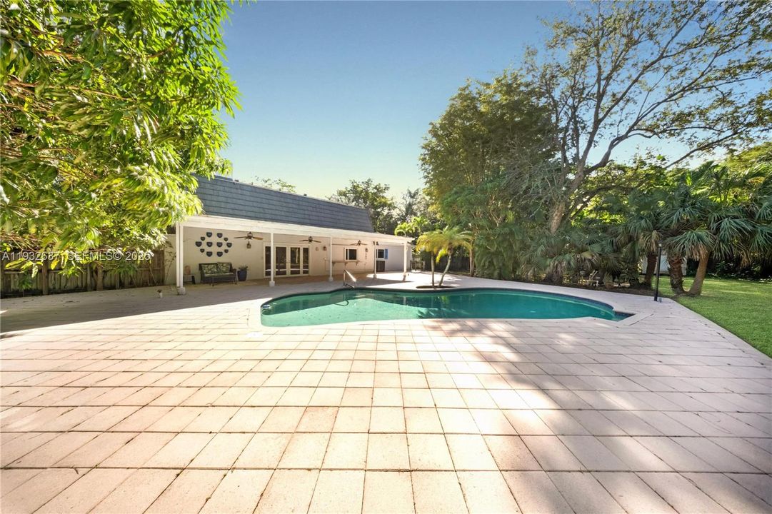 На продажу: $2,000,000 (3 спален, 3 ванн, 2836 Квадратных фут)