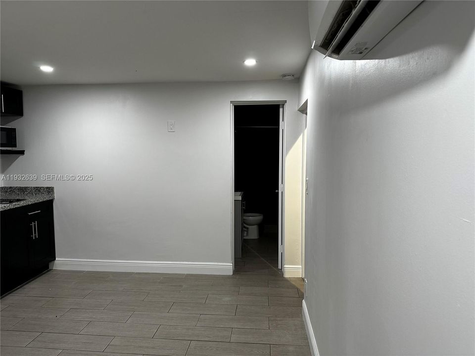 En Renta: $1,350 (0 camas, 1 baños, 1255 Pies cuadrados)