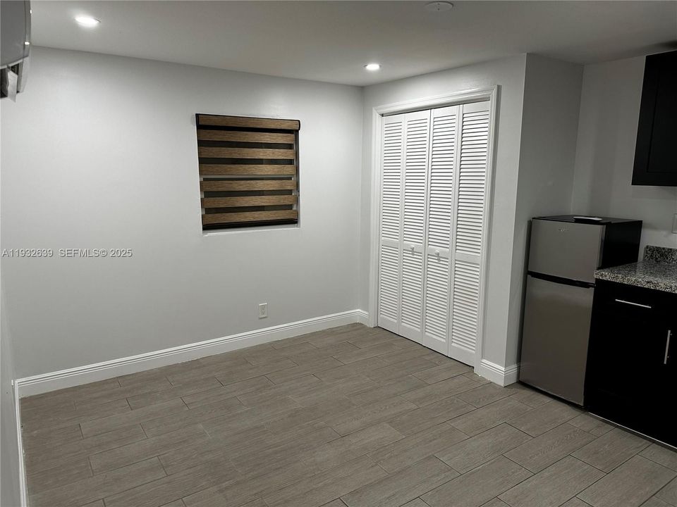 En Renta: $1,350 (0 camas, 1 baños, 1255 Pies cuadrados)