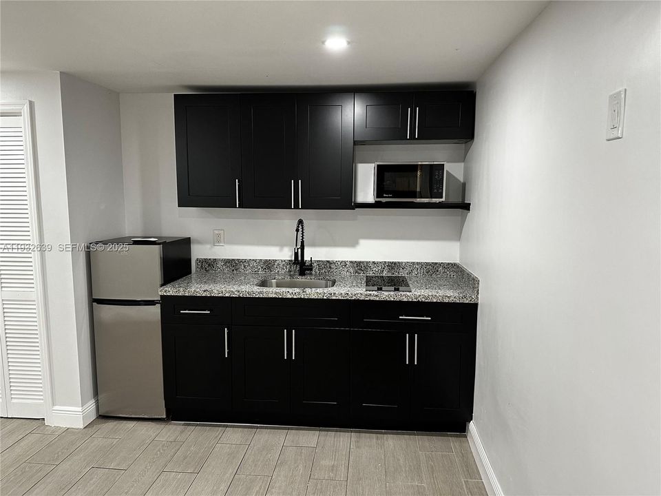 En Renta: $1,350 (0 camas, 1 baños, 1255 Pies cuadrados)