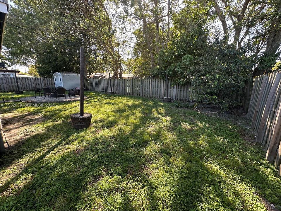 出租: $1,350 (0 贝兹, 1 浴室, 1255 平方英尺)