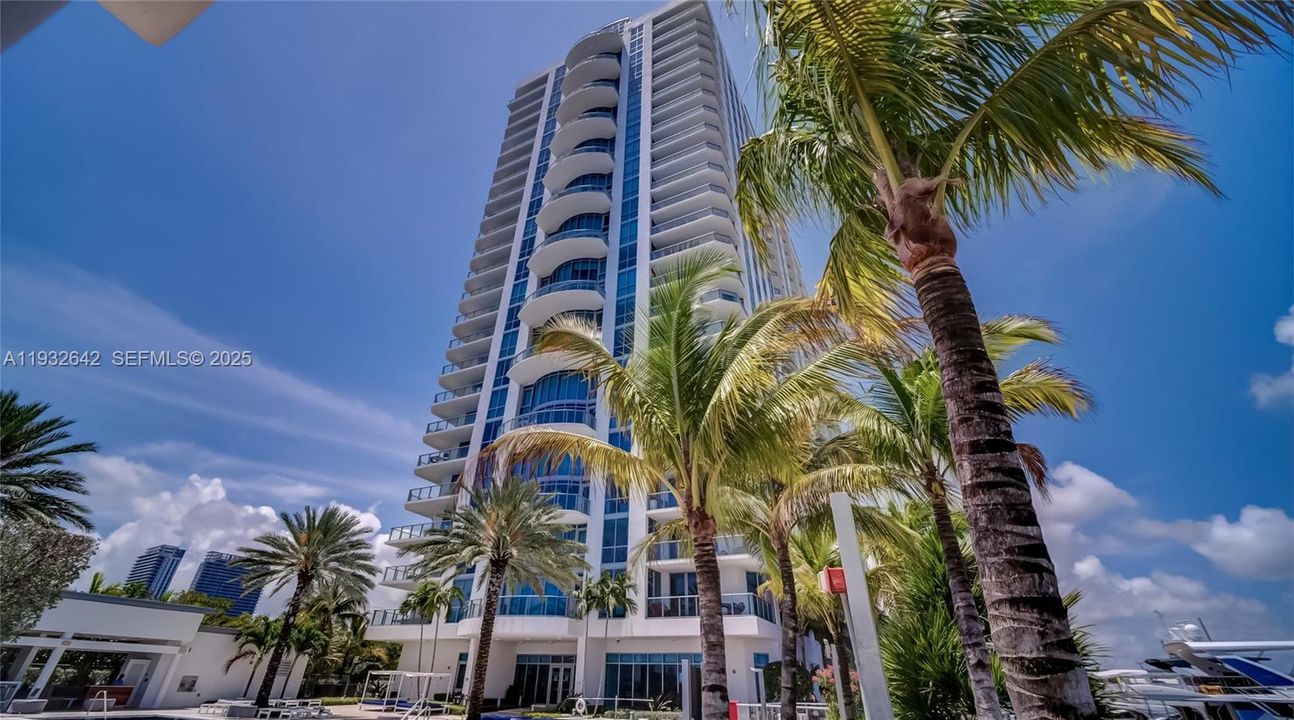 En Venta: $1,990,000 (3 camas, 3 baños, 2386 Pies cuadrados)