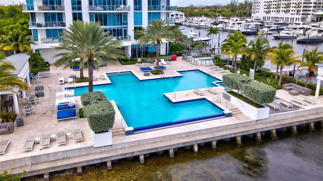 En Venta: $1,990,000 (3 camas, 3 baños, 2386 Pies cuadrados)