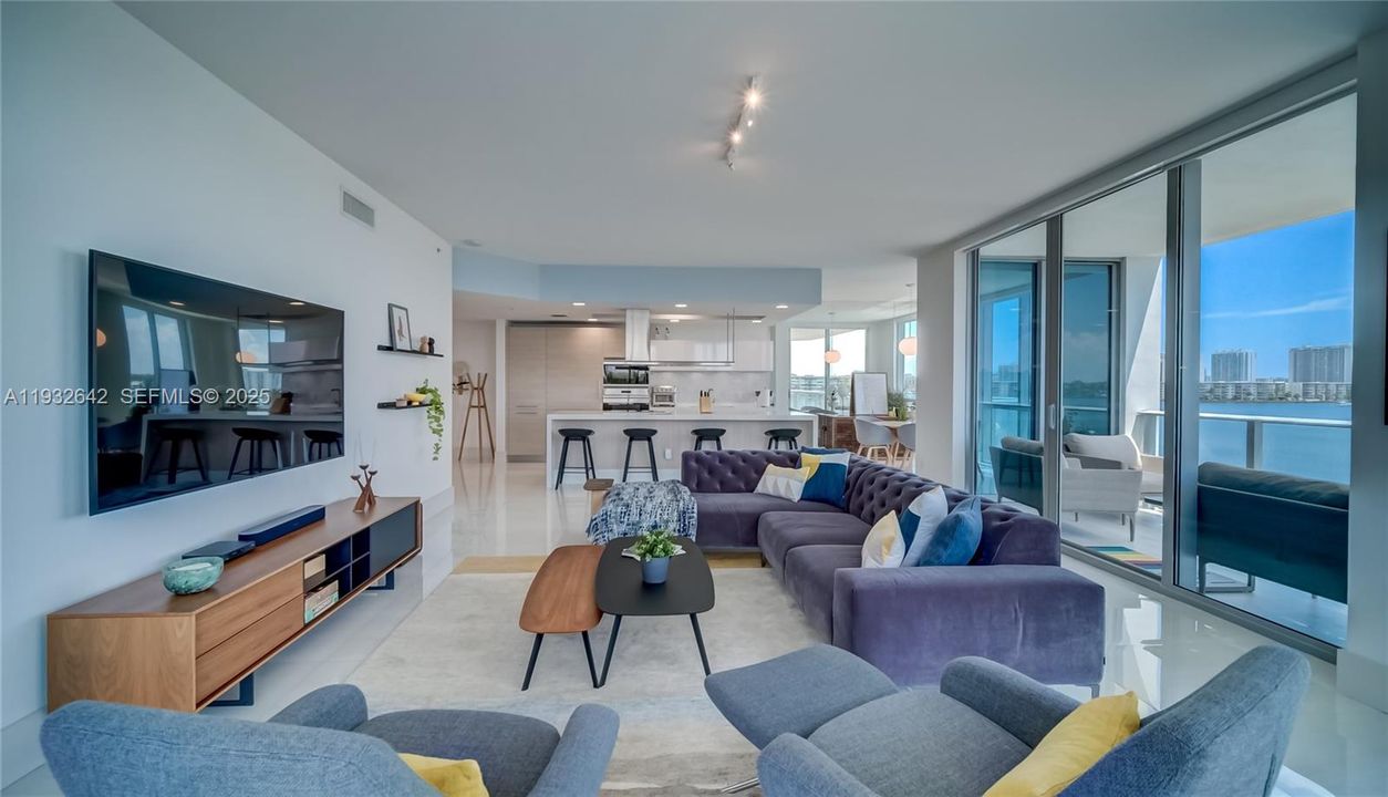 En Venta: $1,990,000 (3 camas, 3 baños, 2386 Pies cuadrados)