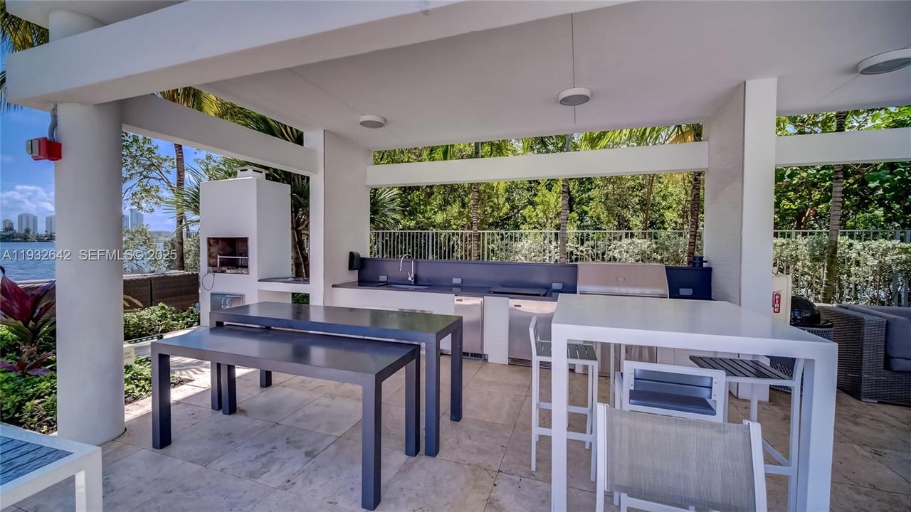 En Venta: $1,990,000 (3 camas, 3 baños, 2386 Pies cuadrados)