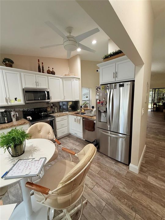 На продажу: $375,000 (2 спален, 2 ванн, 1320 Квадратных фут)