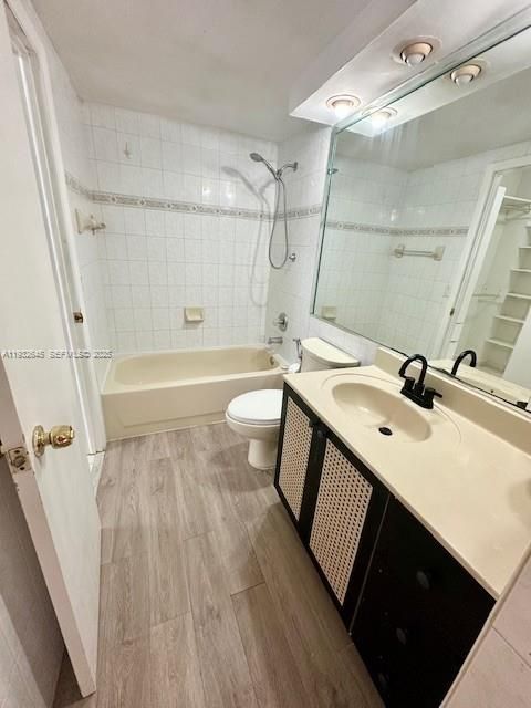 For Rent: $1,800 (1 beds, 1 baths, 591 Square Feet)