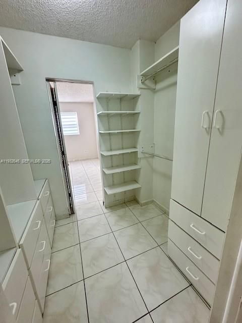 For Rent: $1,800 (1 beds, 1 baths, 591 Square Feet)