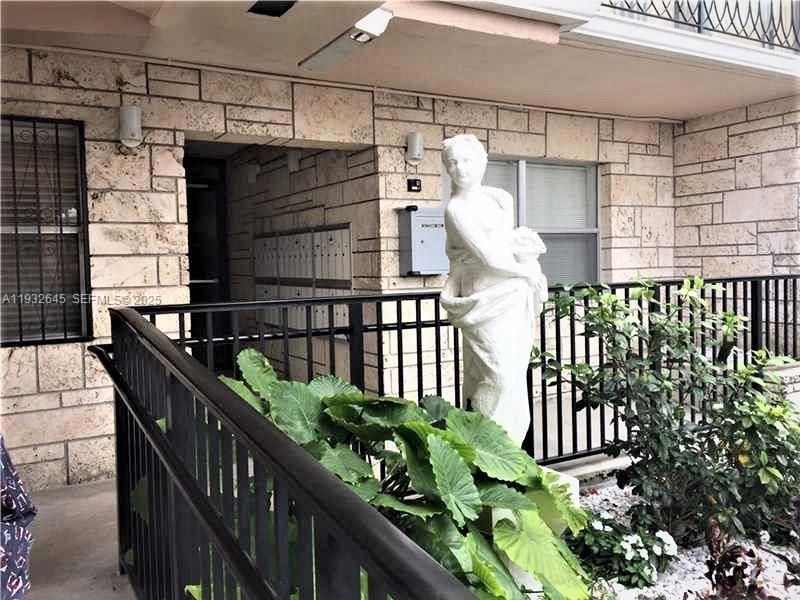 For Rent: $1,800 (1 beds, 1 baths, 591 Square Feet)