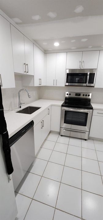 For Rent: $2,000 (1 beds, 1 baths, 695 Square Feet)