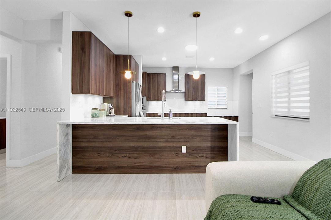 待售: $1,300,000 (5 贝兹, 4 浴室, 2925 平方英尺)