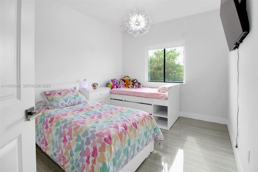 待售: $1,300,000 (5 贝兹, 4 浴室, 2925 平方英尺)