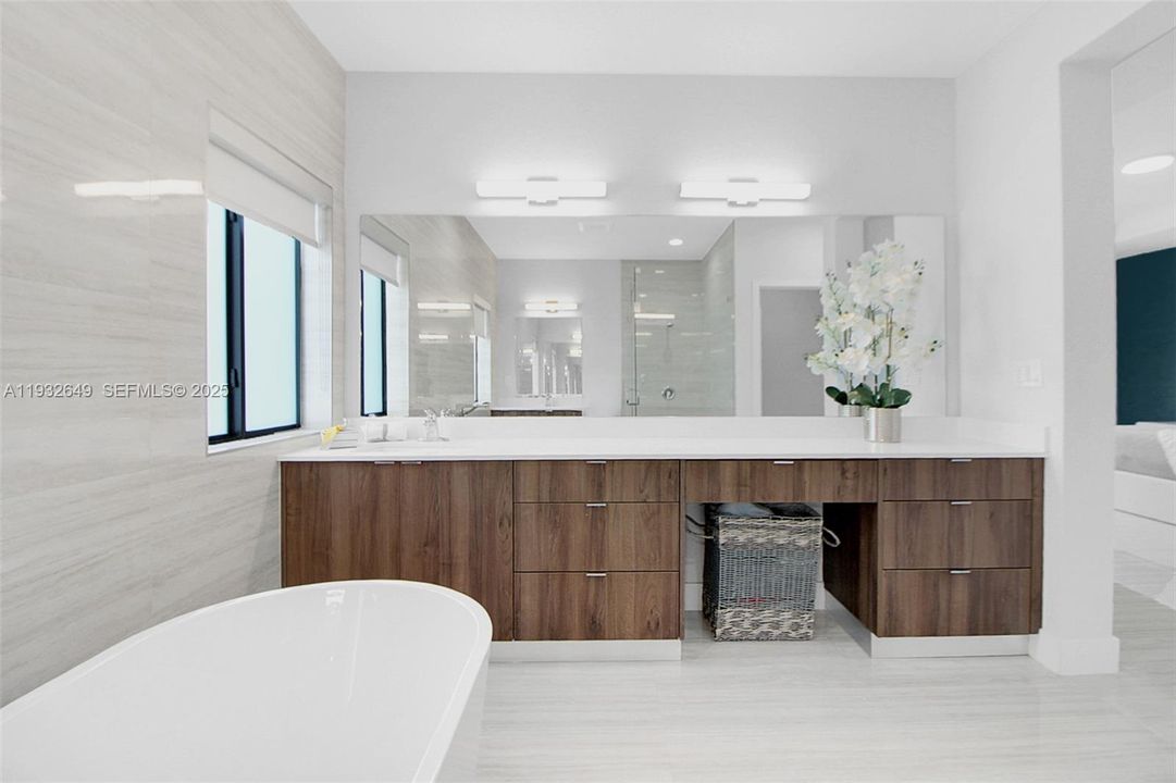 待售: $1,300,000 (5 贝兹, 4 浴室, 2925 平方英尺)