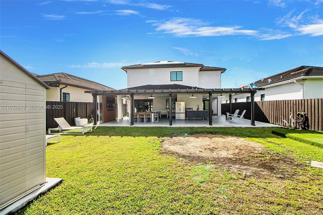 待售: $1,300,000 (5 贝兹, 4 浴室, 2925 平方英尺)