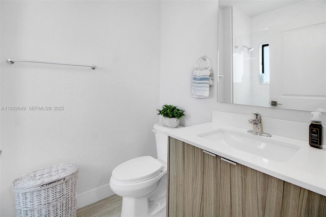 待售: $1,300,000 (5 贝兹, 4 浴室, 2925 平方英尺)