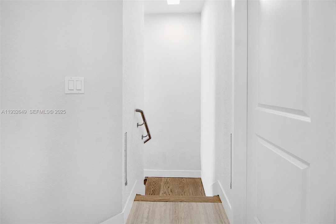 待售: $1,300,000 (5 贝兹, 4 浴室, 2925 平方英尺)