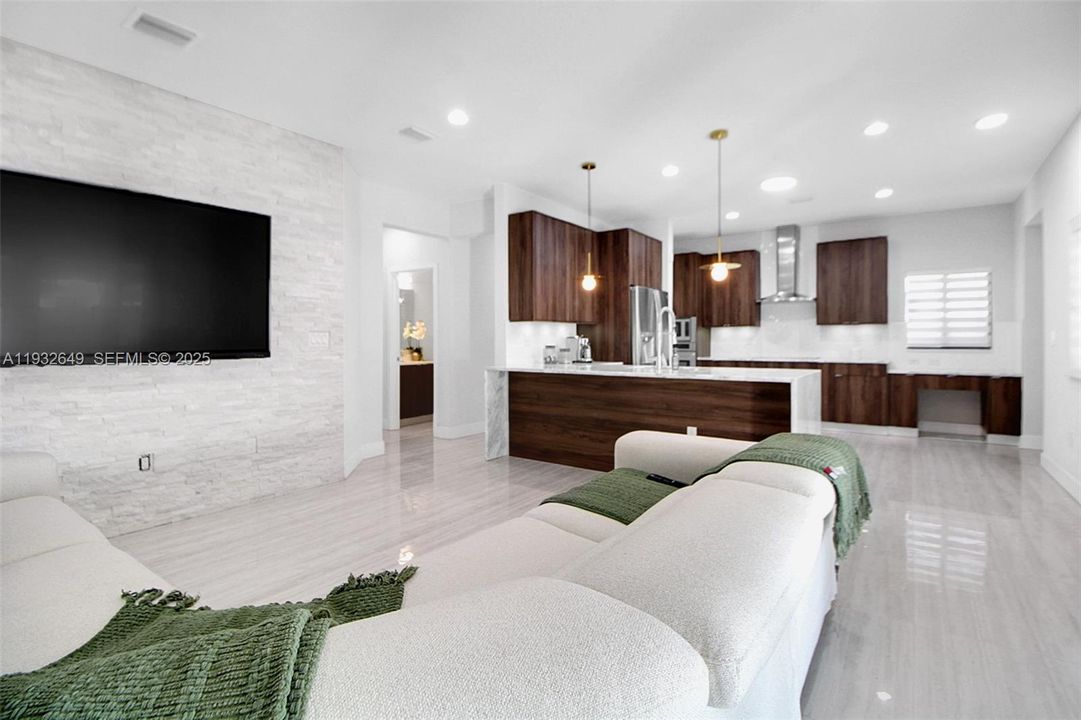 待售: $1,300,000 (5 贝兹, 4 浴室, 2925 平方英尺)