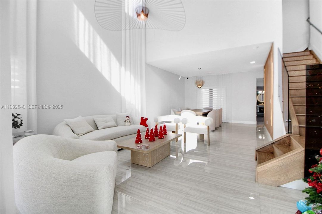 待售: $1,300,000 (5 贝兹, 4 浴室, 2925 平方英尺)