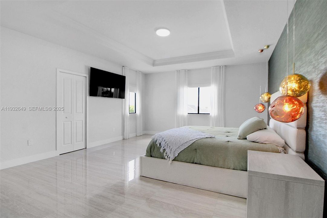 待售: $1,300,000 (5 贝兹, 4 浴室, 2925 平方英尺)