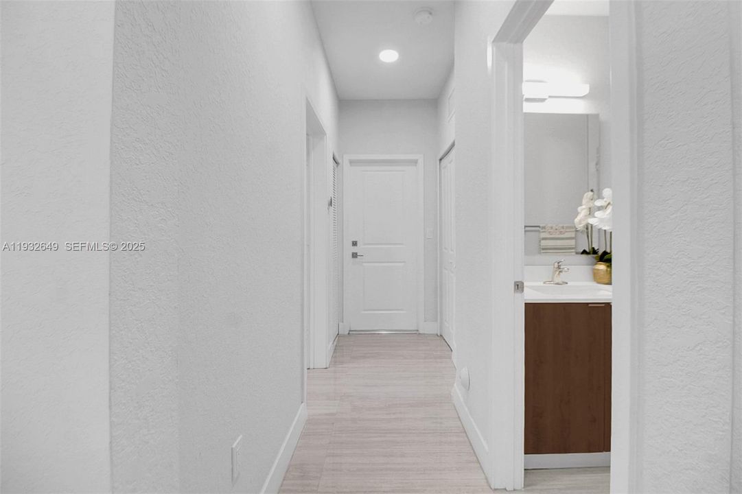 待售: $1,300,000 (5 贝兹, 4 浴室, 2925 平方英尺)