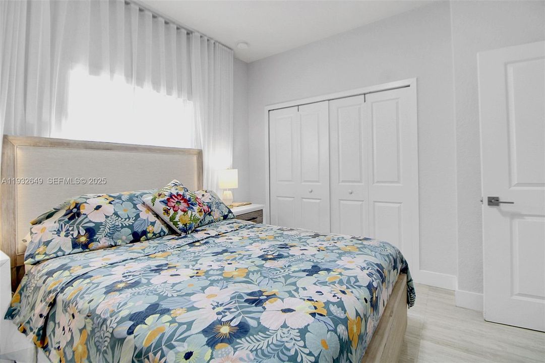 待售: $1,300,000 (5 贝兹, 4 浴室, 2925 平方英尺)