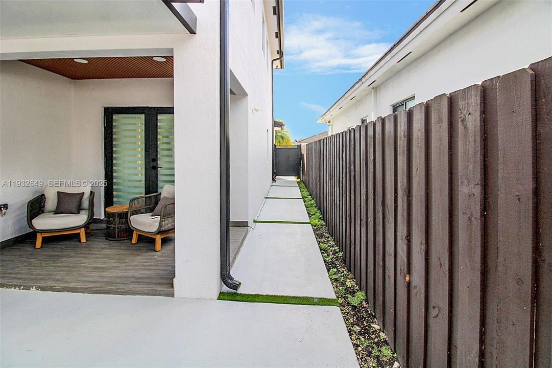 待售: $1,300,000 (5 贝兹, 4 浴室, 2925 平方英尺)