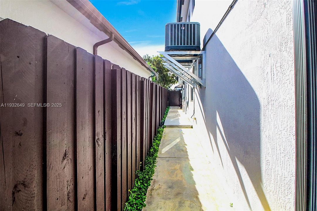 待售: $1,300,000 (5 贝兹, 4 浴室, 2925 平方英尺)