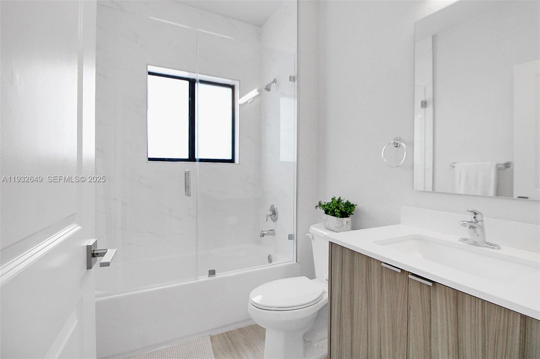 待售: $1,300,000 (5 贝兹, 4 浴室, 2925 平方英尺)