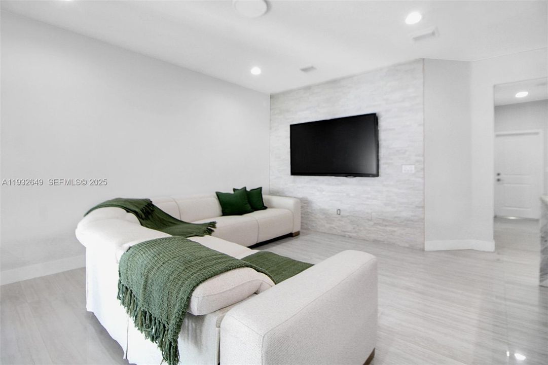 待售: $1,300,000 (5 贝兹, 4 浴室, 2925 平方英尺)