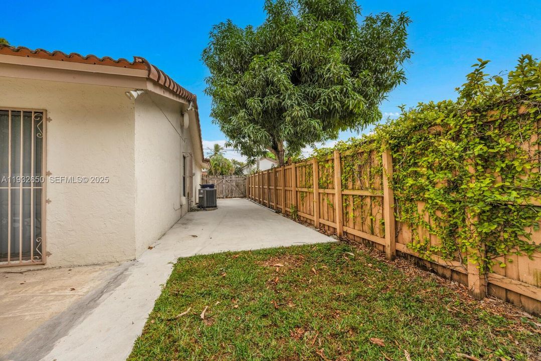 出租: $4,100 (3 贝兹, 2 浴室, 2056 平方英尺)