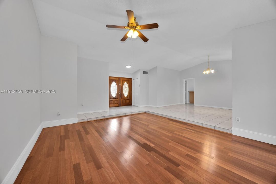 出租: $4,100 (3 贝兹, 2 浴室, 2056 平方英尺)