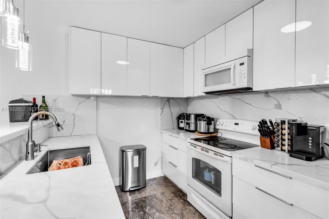 На продажу: $430,000 (3 спален, 2 ванн, 1654 Квадратных фут)