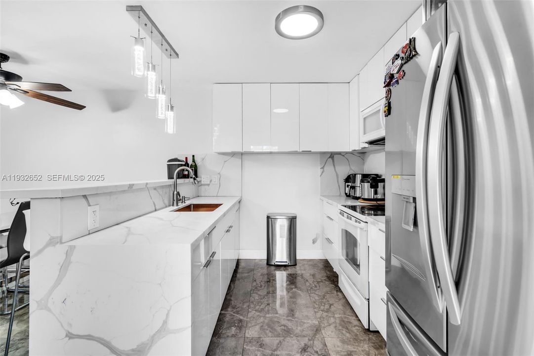 На продажу: $430,000 (3 спален, 2 ванн, 1654 Квадратных фут)