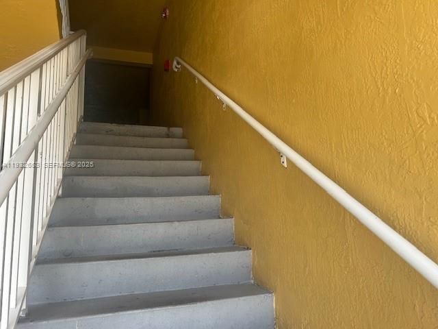 待售: $290,000 (2 贝兹, 2 浴室, 1061 平方英尺)