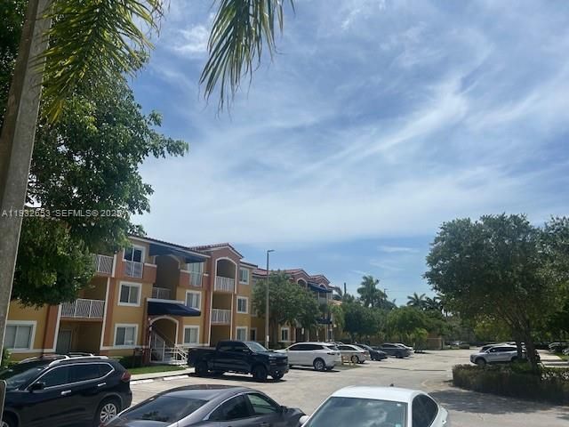 待售: $290,000 (2 贝兹, 2 浴室, 1061 平方英尺)