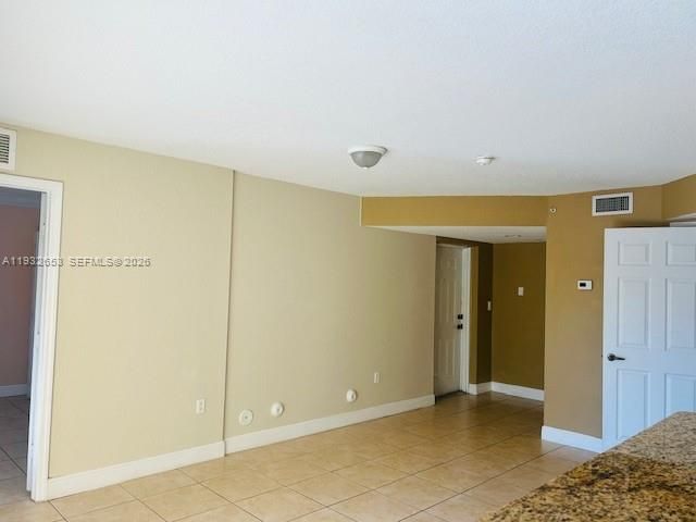 For Sale: $272,000 (2 beds, 2 baths, 1061 Square Feet)