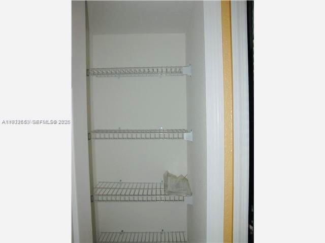 待售: $290,000 (2 贝兹, 2 浴室, 1061 平方英尺)