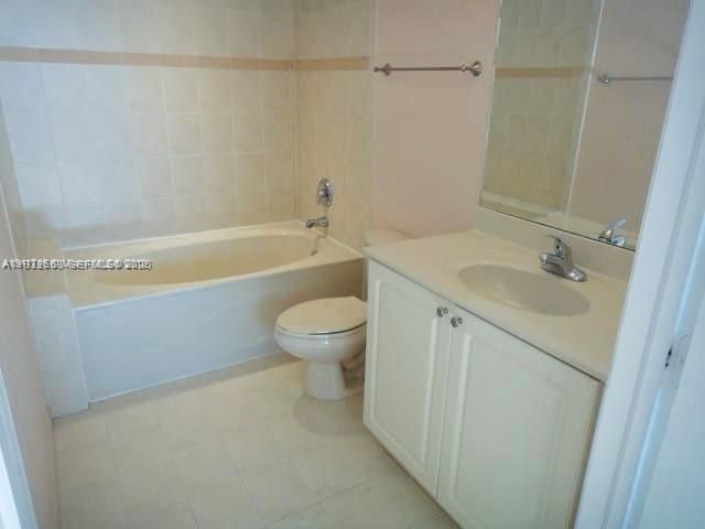 待售: $290,000 (2 贝兹, 2 浴室, 1061 平方英尺)