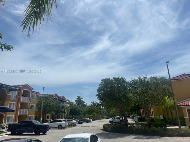 待售: $290,000 (2 贝兹, 2 浴室, 1061 平方英尺)