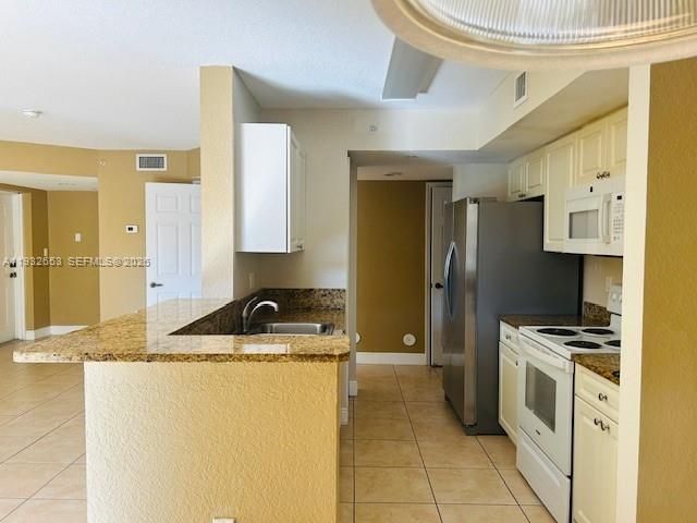 For Sale: $272,000 (2 beds, 2 baths, 1061 Square Feet)