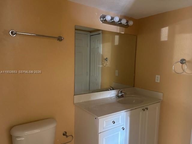 For Sale: $272,000 (2 beds, 2 baths, 1061 Square Feet)