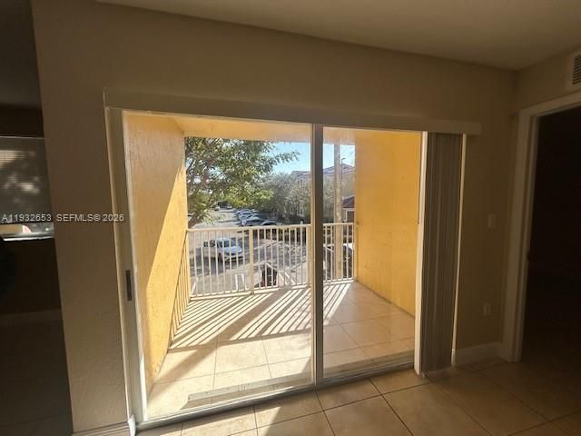 For Sale: $272,000 (2 beds, 2 baths, 1061 Square Feet)